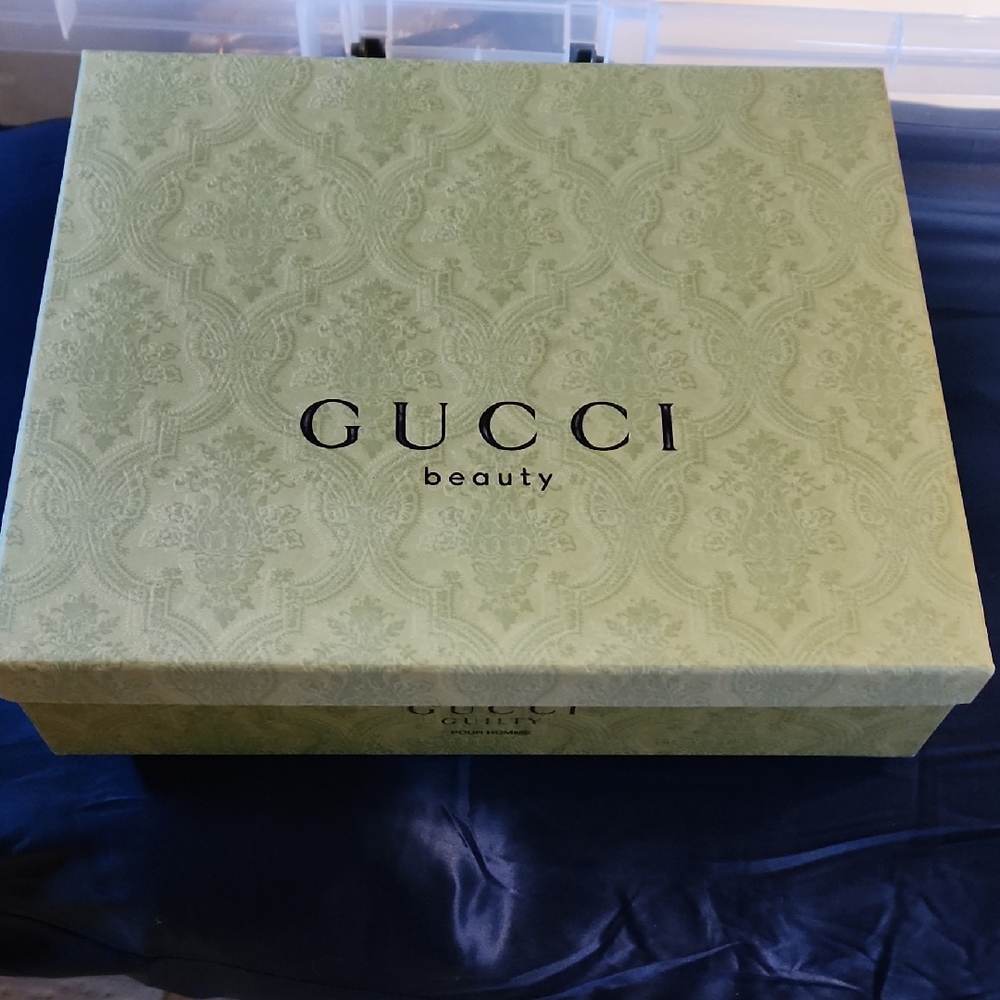 Gucci Beauty Box in Elegant Green